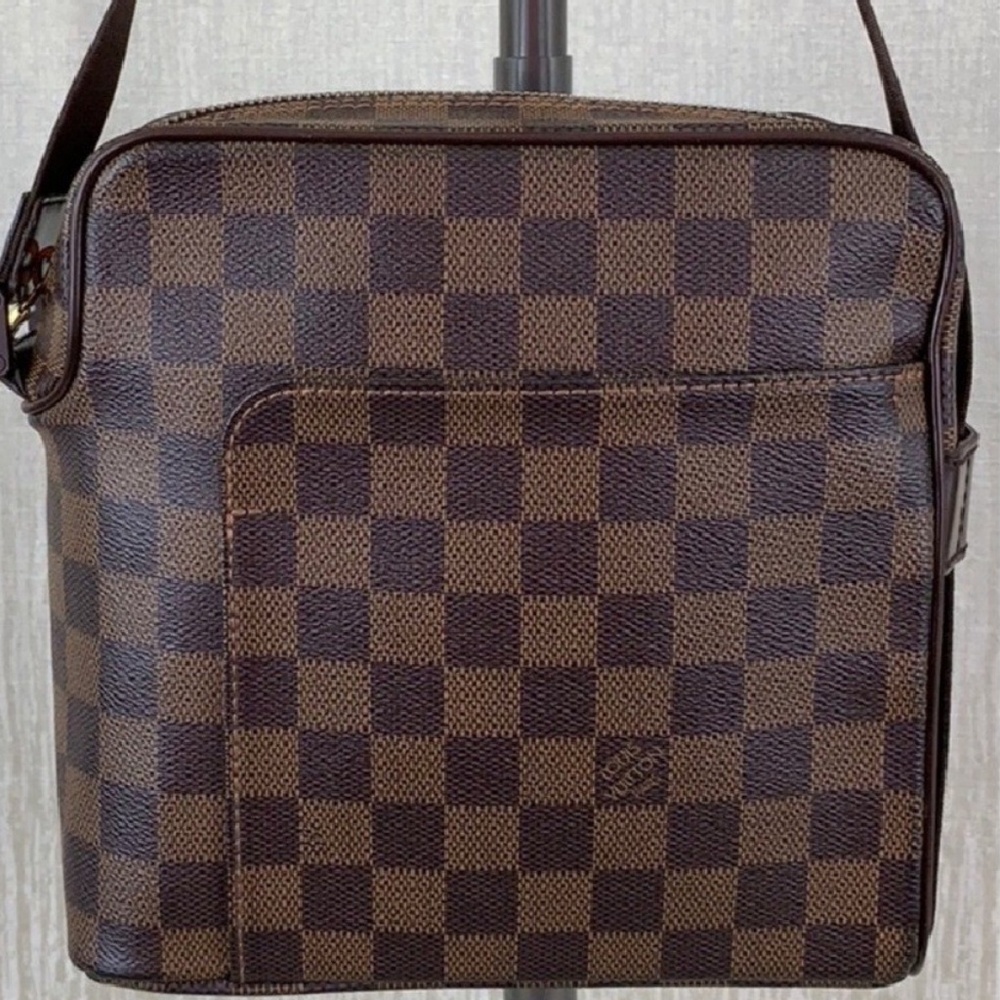 Authentic Louis Vuitton Messenger Bag